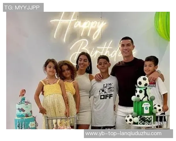 小特朗普与女友合影C罗乔治娜感慨椭圆形办公室的意外邂逅与人生奇遇