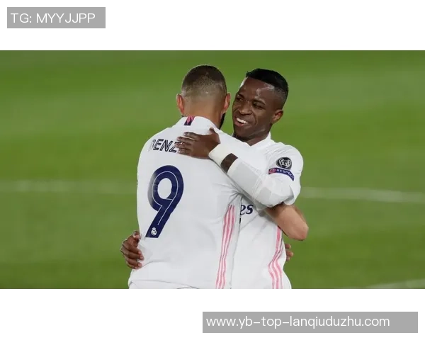 维尼修斯与女友携手米利唐夫妇共度摩纳哥假期心情愉悦庆祝国家德比胜利